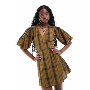 NWT Glamorous V-Neck Wrap Dress